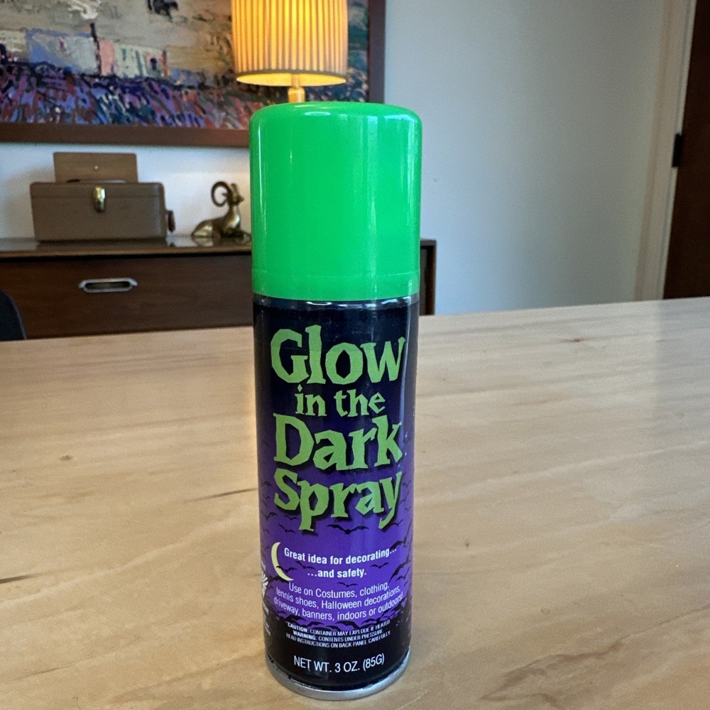 Glow-in-the-dark spray for costumes‎ clothing shoes Halloween decorations Indoor